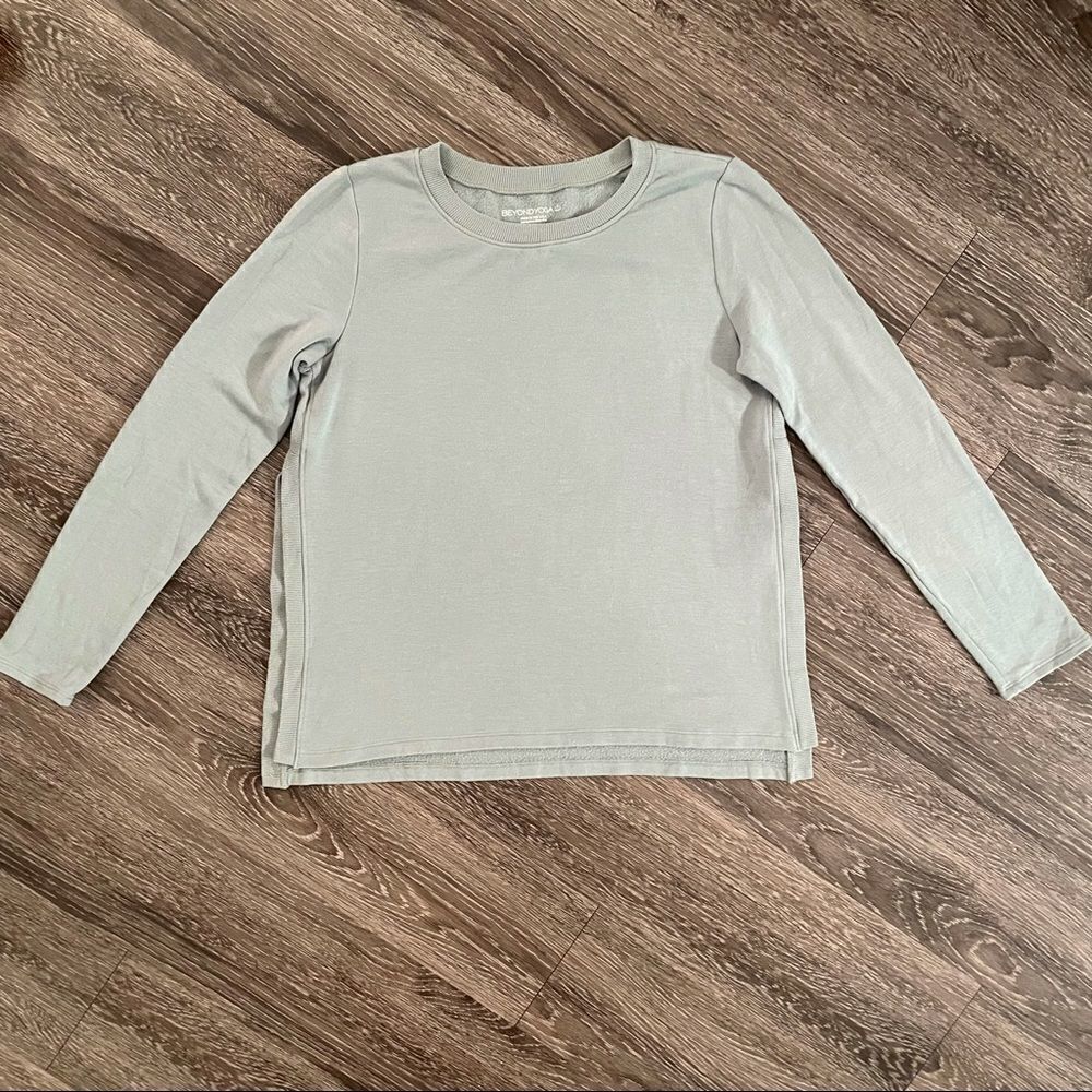 Beyond Yoga Side Slit Cozy Pullover Sweatshirt Sage Green